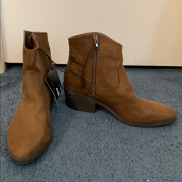 NEW BOOTIES - Picture 2 of 4